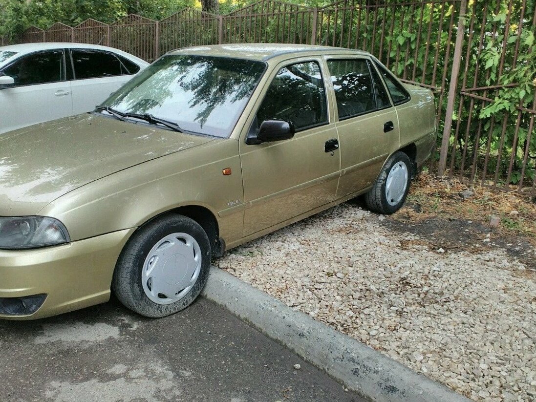 Daewoo Nexia цвет золотистый