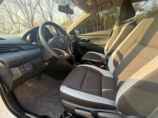 2022 Toyota Yaris L X XP150 Рестайлинг, белый, 1190000 рублей, вид 5
