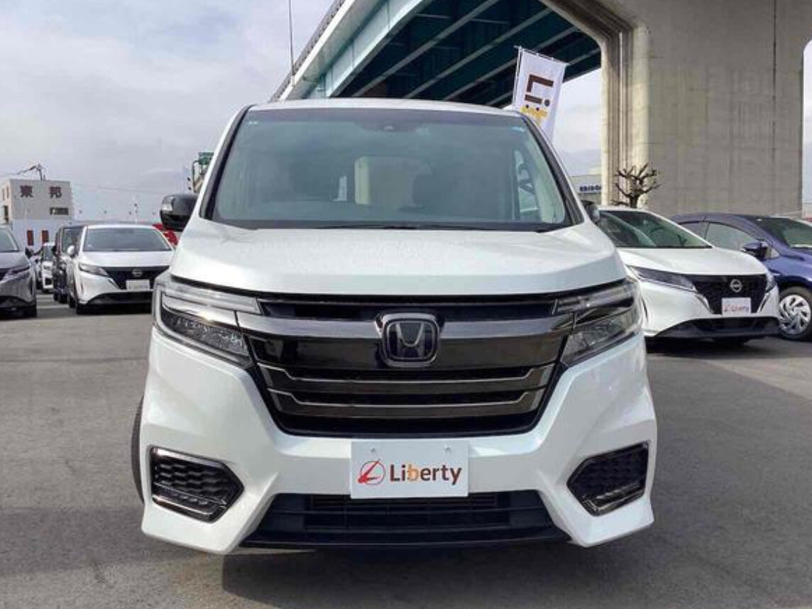 Honda Stepwgn Spada V Рестайлинг