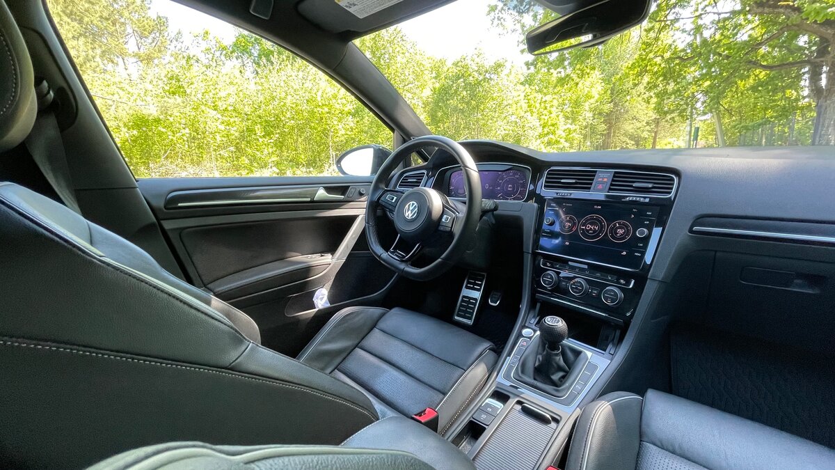 2019 Volkswagen Golf R VII Рестайлинг, чёрный, 3570000 рублей - вид 7
