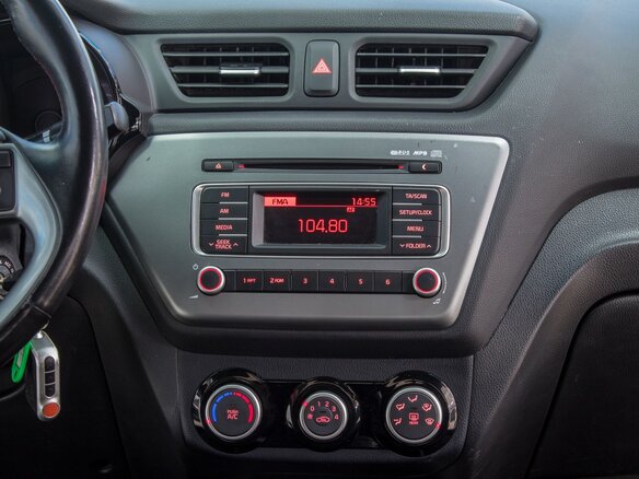 2016 Kia Rio III Рестайлинг, серебристый - вид 10