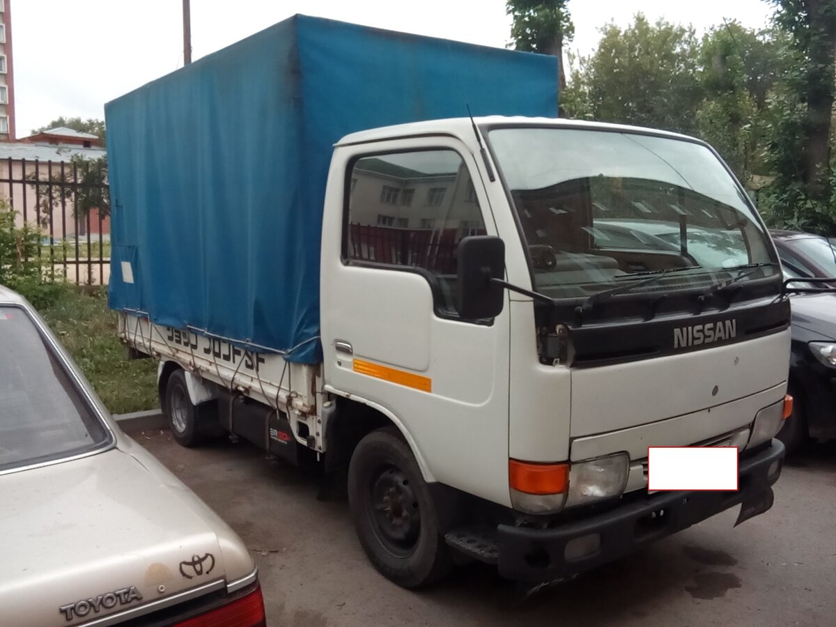 Купить б/у Nissan Atlas дизель механика в Братске: белый бортовой грузовик 1989 