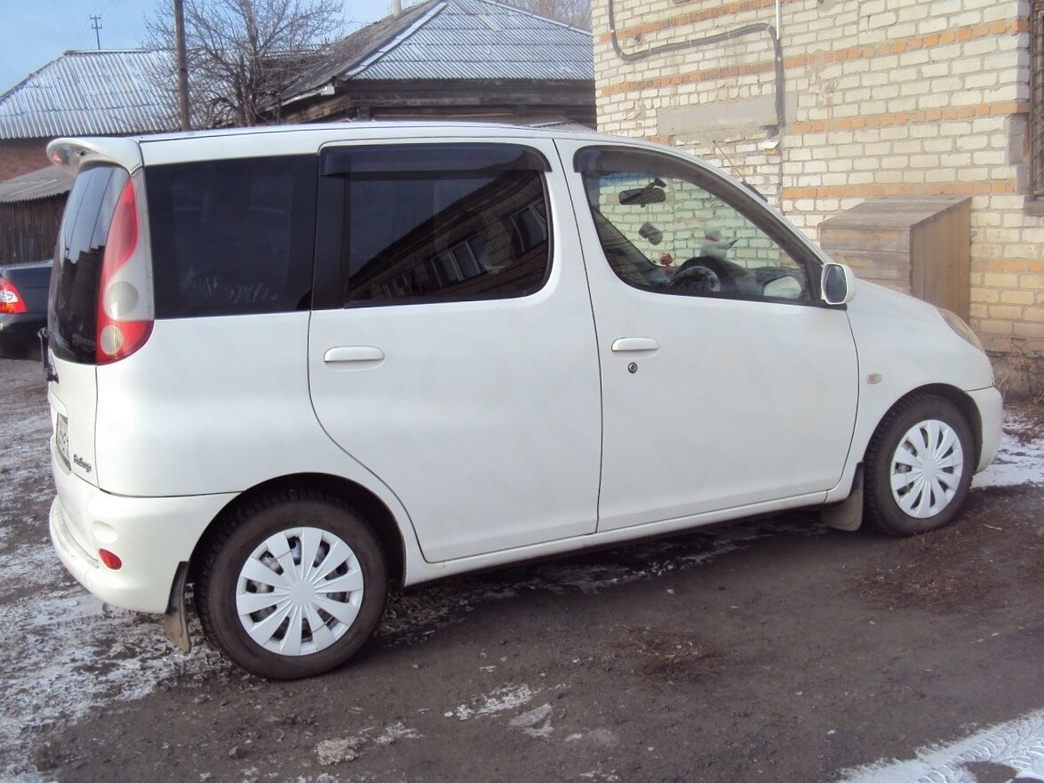 Toyota Funcargo 2000