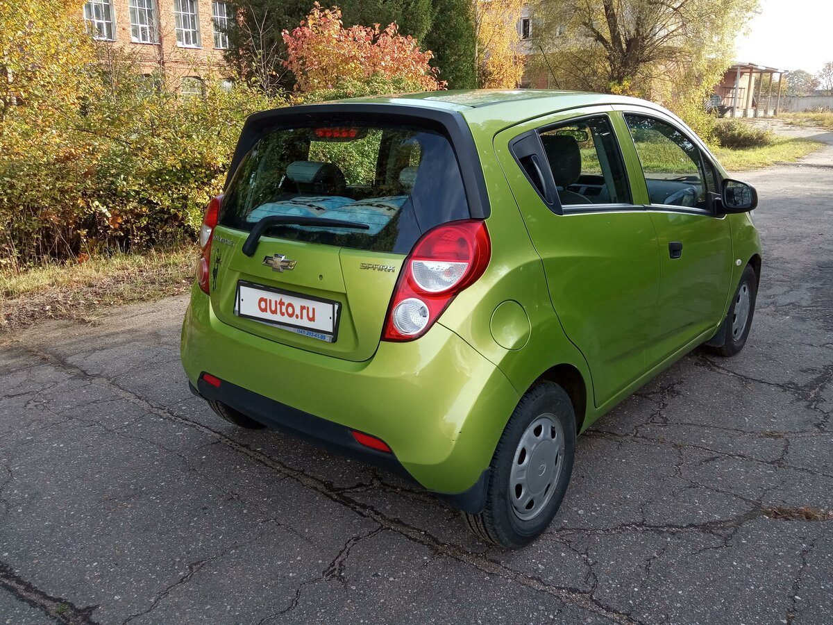 Chevrolet spark зеленый