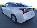 2019 Toyota Prius IV Рестайлинг (XW50), белый, 1900000 рублей - вид 4