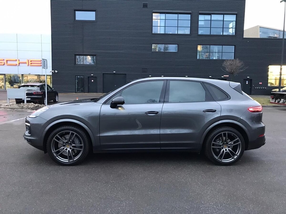 Porsche Cayenne Grey