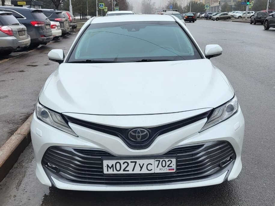Toyota Camry VIII (XV70)