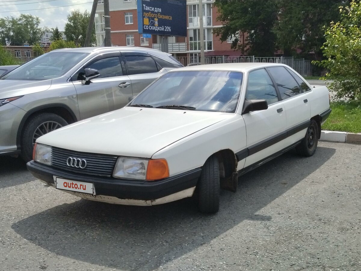 Ниссан старый седан 1989г