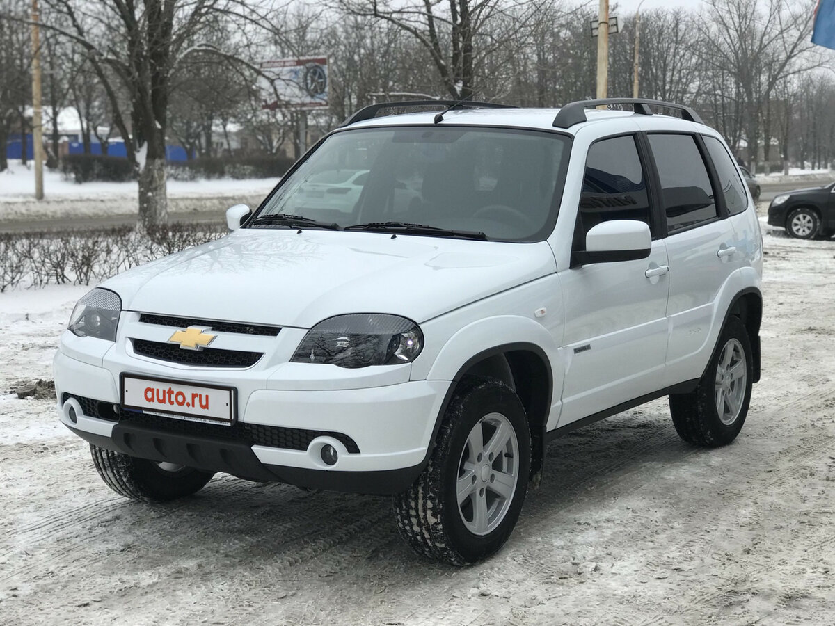 Нива Шевроле Рестайлинг белая