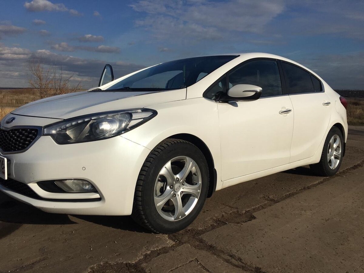 Купить б/у Kia Ceed II Рестайлинг 1.6 AT (130 л.с.) бензин автомат в Москве: бел