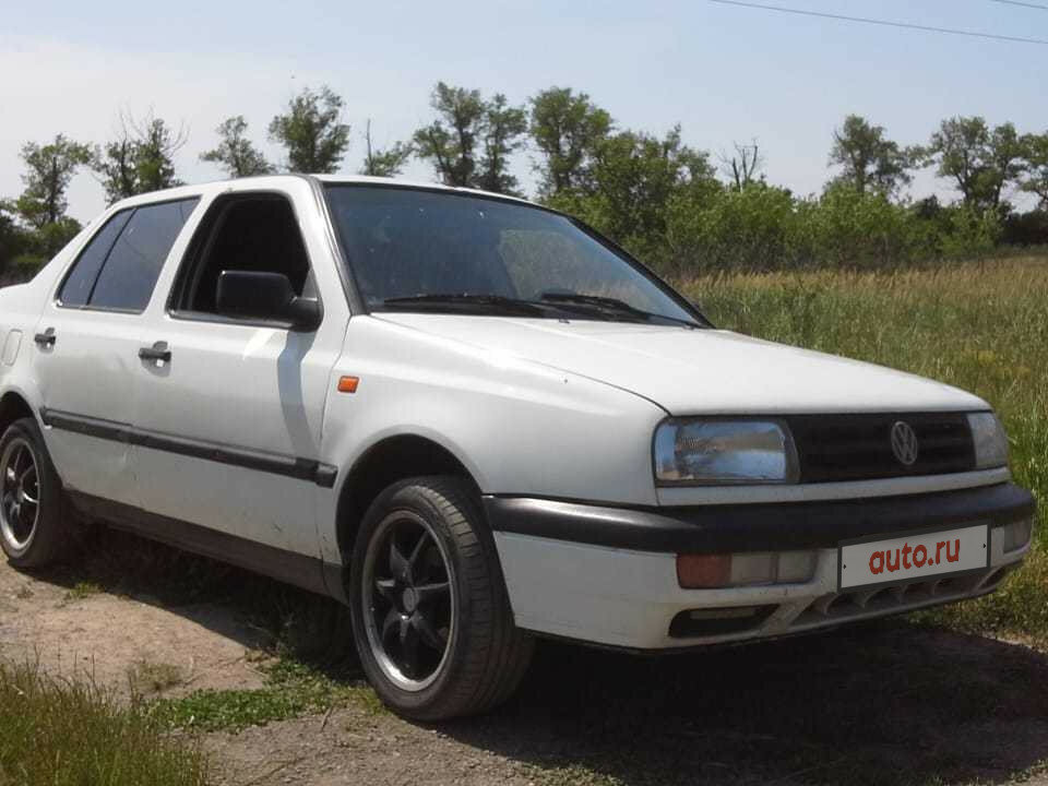 Фольксваген Венто 1995 белый