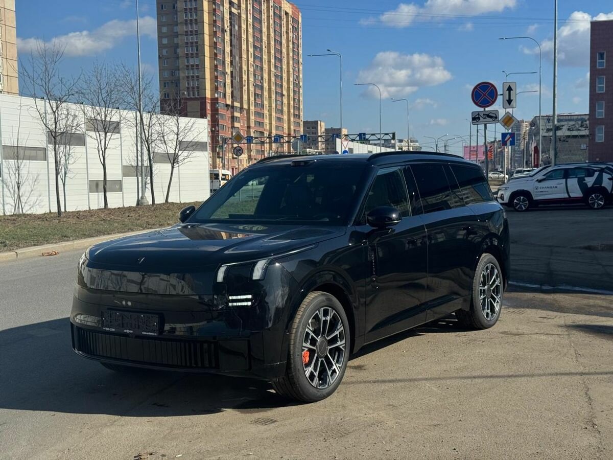 Lynk & Co 900