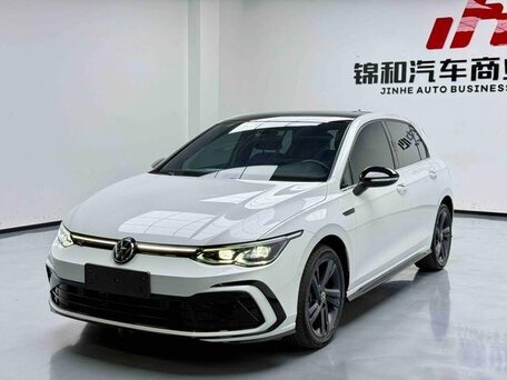 2022 Volkswagen Golf VIII, белый, 1590000 рублей, вид 1