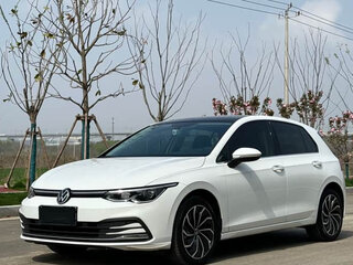 2023 Volkswagen Golf VIII, белый, 1600000 рублей, вид 1
