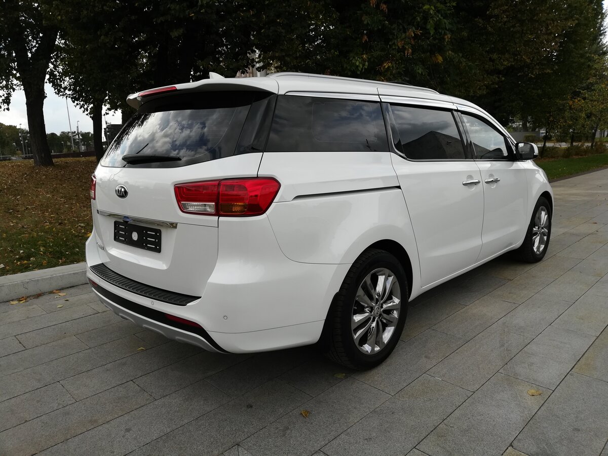 Kia Carnival Р±РµР»С‹Р№