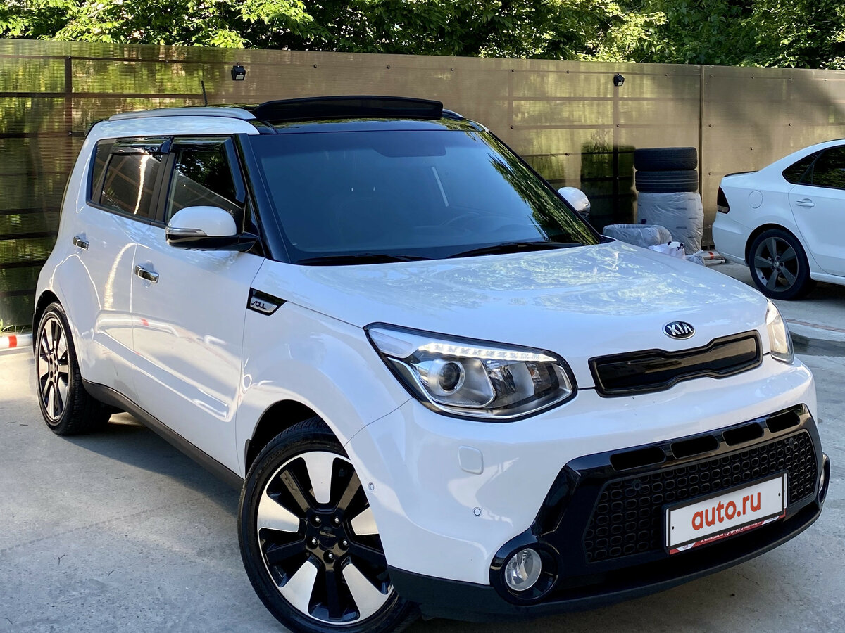 Kia Soul 2015 белый черный
