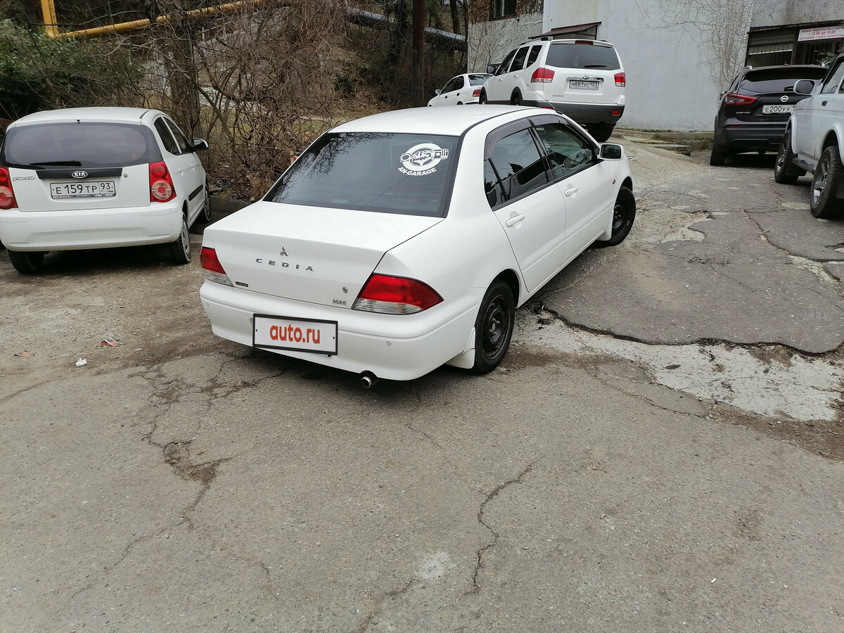 Мицубиси лансер белый