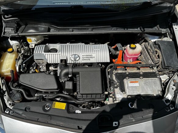 2011 Toyota Prius III (XW30), серебристый, 830000 рублей - вид 8