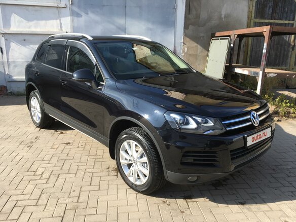 2010 Volkswagen Touareg II, чёрный - вид 2