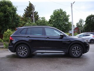 2018 Volkswagen Tiguan II, чёрный, 3100000 рублей, вид 2