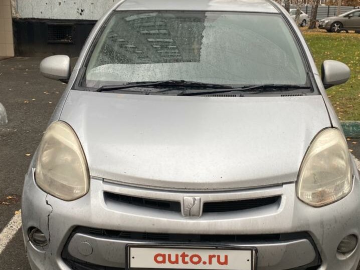 Серый тойота пассо