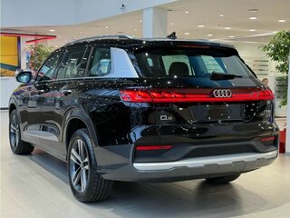 2026 Audi Q6 40 TFSI, чёрный, 7750000 рублей, вид 4
