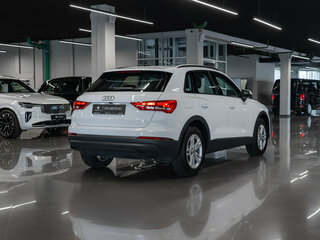 2019 Audi Q3 35 TFSI II (F3), белый, 2745000 рублей, вид 4