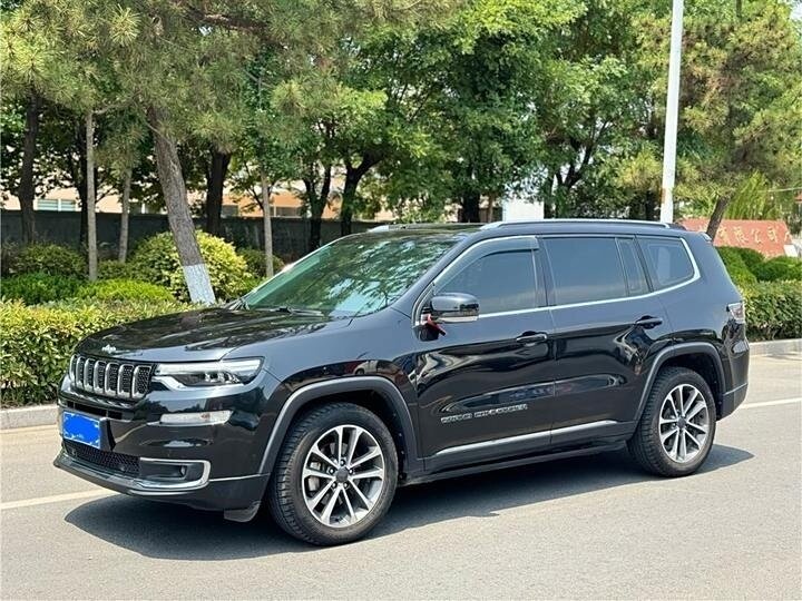 Купить б/у Jeep Grand Commander I (K8) 2.0 AT (265 л.с.) 4WD бензин ...