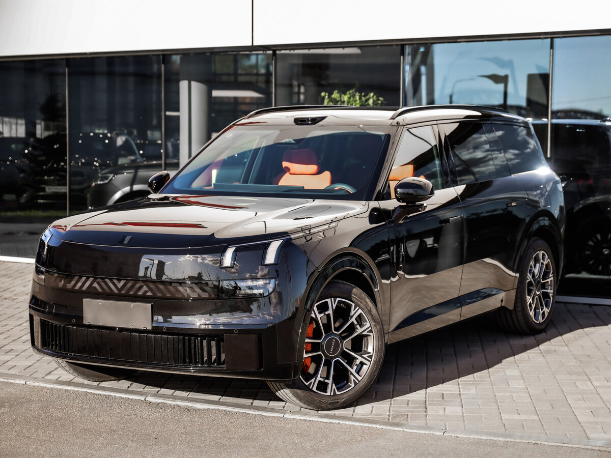 Lynk & Co 900