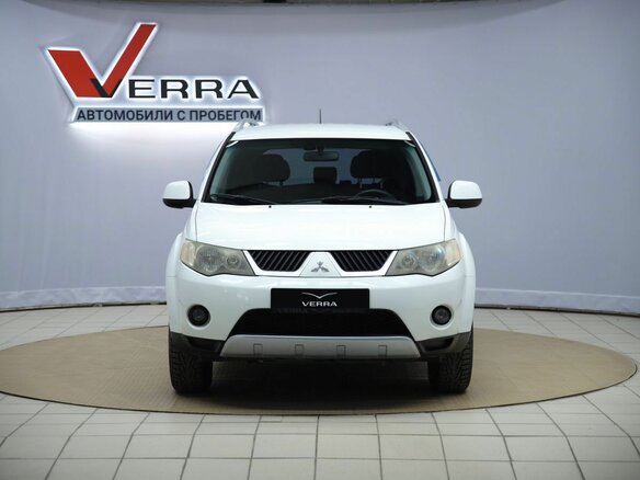 2008 Mitsubishi Outlander II, белый, 840000 рублей - вид 1