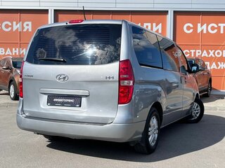 2016 Hyundai H-1 II Рестайлинг, серебристый, 1699000 рублей, вид 5