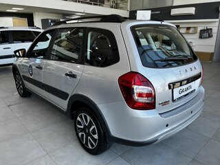 2025 Lada (ВАЗ) Granta Cross I Рестайлинг, серебристый, 1407000 рублей, вид 5