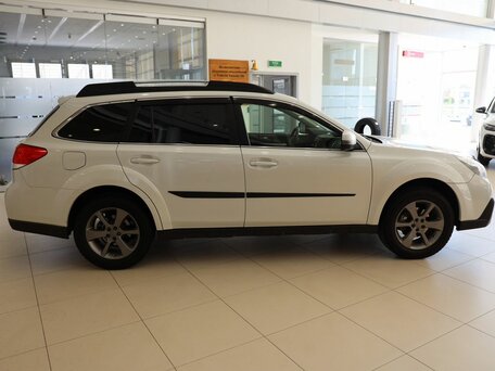 2013 Subaru Outback IV Рестайлинг, белый, 1470000 рублей, вид 4
