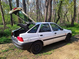 1998 Ford Escort V Рестайлинг 2, белый, 75000 рублей, вид 3