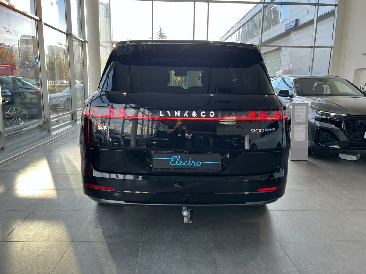 Lynk & Co 900