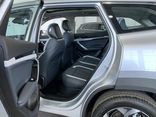 2026 Geely Atlas II, серебристый, 4114990 рублей, вид 4