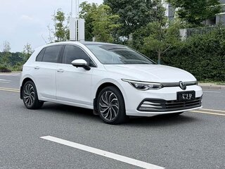 2021 Volkswagen Golf VIII, белый, 1525700 рублей, вид 1