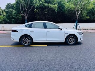 2023 BYD Qin Plus EV 500 II, белый, 1047400 рублей, вид 4