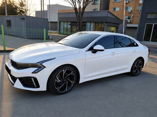 2023 Kia K5 III Рестайлинг, белый, 2350000 рублей, вид 1