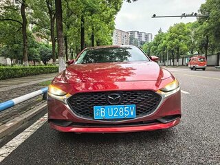 2022 Mazda 3 Axela IV (BP), красный, 1350021 рублей, вид 2