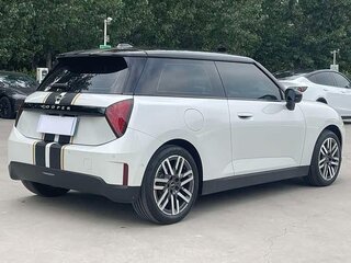 2024 Mini Hatch Cooper Electric E IV (F65/F66/J01), белый, 2515000 рублей, вид 4