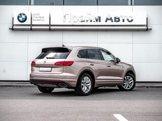2019 Volkswagen Touareg III, жёлтый, 5200000 рублей, вид 2