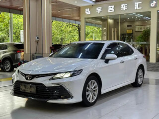 2021 Toyota Camry VIII (XV70), белый, 1930000 рублей, вид 1