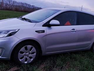 2014 Kia Rio III, серебристый, 850000 рублей, вид 1