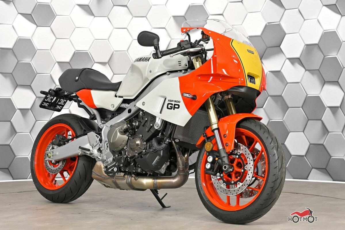 Yamaha XSR900