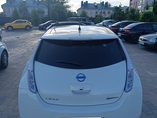 2015 Nissan Leaf I (ZE0/AZE0), белый, 757000 рублей, вид 5