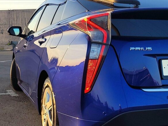 2016 Toyota Prius IV (XW50), синий, 1680000 рублей - вид 17