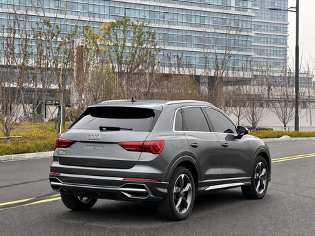 2023 Audi Q3 35 TFSI II (F3), серый, 2285000 рублей, вид 4