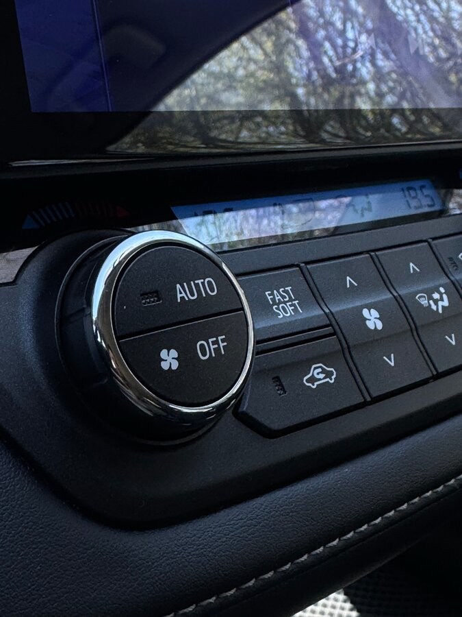 Toyota RAV4 IV (XA40) Рестайлинг, фото 11