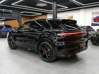 2026 Porsche Cayenne GTS III Рестайлинг, чёрный, 25740000 рублей, вид 4